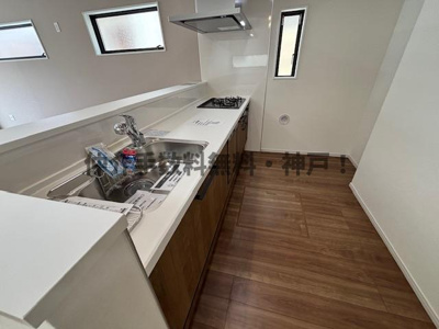 【キッチン】 | 神戸市西区美賀多台5丁目　新築戸建2号棟　仲介手数料無料！ | キッチンでお料理をお楽しみください