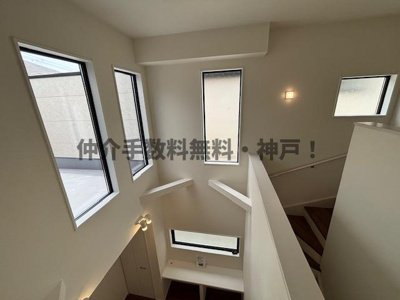 【その他】 | 神戸市西区美賀多台5丁目　新築戸建2号棟　仲介手数料無料！ | 吹き抜け