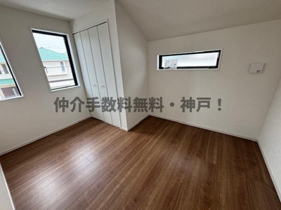 【洋室】 | 神戸市西区美賀多台5丁目　新築戸建2号棟　仲介手数料無料！ | 広々とした洋室です