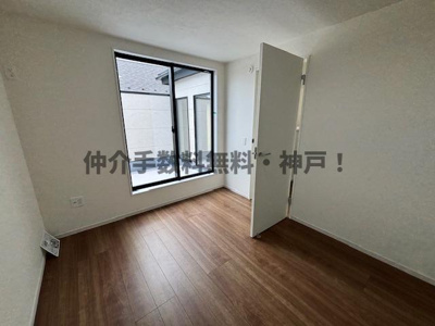 【洋室】 | 神戸市西区美賀多台5丁目　新築戸建2号棟　仲介手数料無料！ | 明るい洋室です