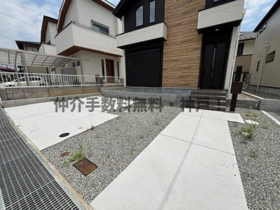 【駐車場】 | 神戸市西区美賀多台5丁目　新築戸建2号棟　仲介手数料無料！ | 車をお持ちの方に嬉しい駐車場付きの物件です