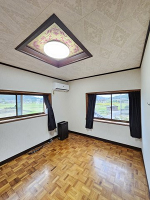 【洋室】 | 鳥取市河原町佐貫中古戸建て