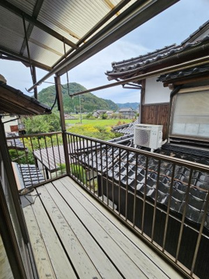 【バルコニー】 | 鳥取市河原町佐貫中古戸建て
