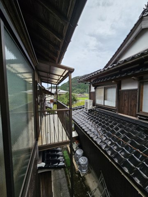 【バルコニー】 | 鳥取市河原町佐貫中古戸建て