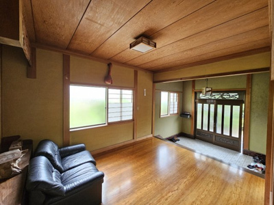 【玄関】 | 鳥取市河原町佐貫中古戸建て