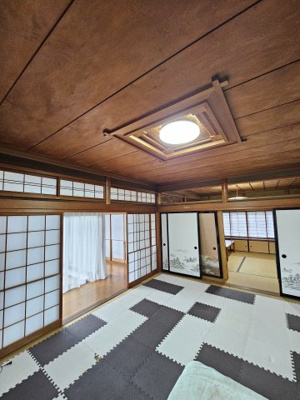 【居間・リビング】 | 鳥取市河原町佐貫中古戸建て