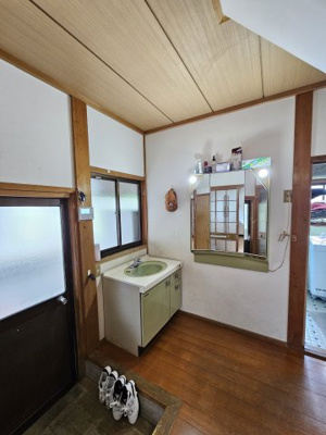 【洗面所】 | 鳥取市河原町佐貫中古戸建て