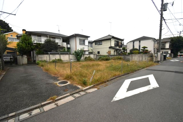 上荻3丁目・売地・1区画の前面道路含む現地写真
