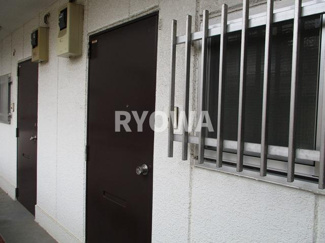 【エントランス】 | 掲載の写真は退去前の写真となります。