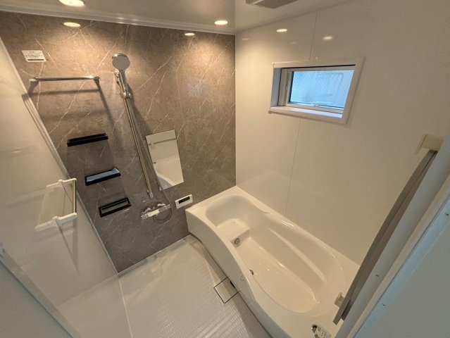 吉川市　新栄1丁目　中古戸建　全1棟の浴室|お風呂で日々の疲れを落としましょう