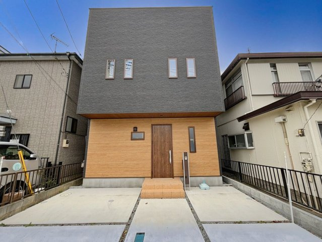 吉川市　新栄1丁目　中古戸建　全1棟の外観|外観です