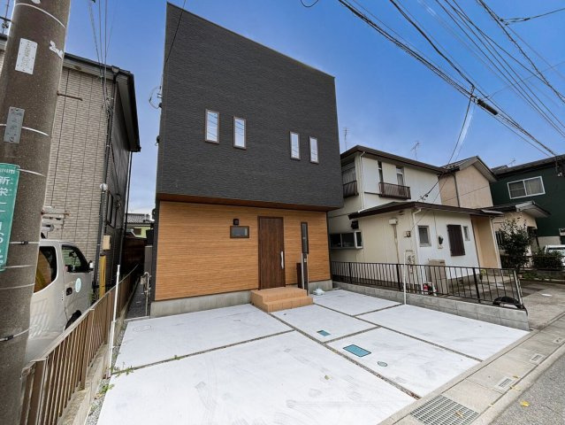 吉川市　新栄1丁目　中古戸建　全1棟の外観|外観です
