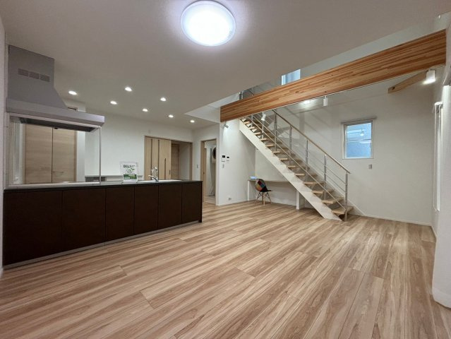 吉川市　新栄1丁目　中古戸建　全1棟の居間・リビング|こちらの居間で趣味の時間をお楽しみください