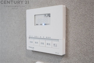 暖房機能があるため、冬場でも温かい浴室で入浴でき、乾燥機能があるため、水気を素早く取り除けます。また、換気機能があるため、湿気を素早く排出してカビや雑菌の発生を防ぐことができます。