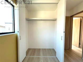 衣類やアクセサリー、小物類の収納が便利で整理整頓がしやすく、部屋の美観を保ちつつ、スペースを最大限に活用できます。衣服のしわやダメージを防ぎ、長持ちさせることができます。