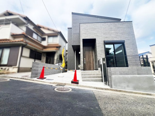 ＪＲ生瀬駅から徒歩7分の閑静な住宅地エリアに分譲開始です。生瀬駅から宝塚駅まで一駅、また阪急線、ＪＲ利用で大阪方面へもアクセスし易い立地となります。