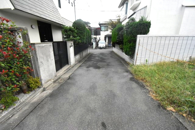 井の頭3丁目・売地の前面道路含む現地写真