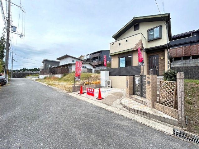 ◆内外装リフォーム済みの美宅◆オール電化＆エコキュート◆亀岡市篠町王子唐櫃越の前面道路含む現地写真|前道道路