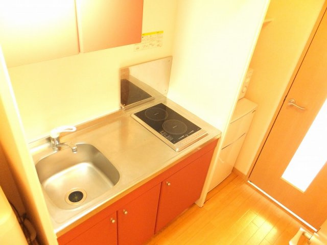 レオパレスサンビオラのキッチン|電気コンロ付