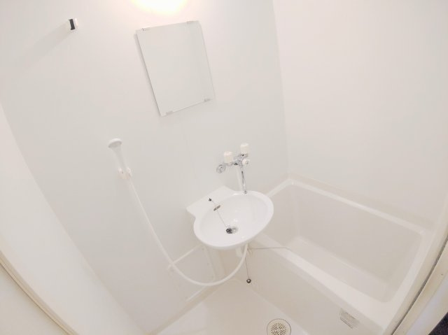 レオパレスサンビオラの浴室|バストイレ別