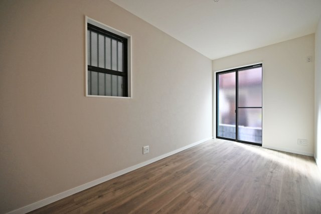 尼崎市東園田7丁目新築一戸建て│前面道路6ｍ+完成済の洋室|-納戸5.8帖(1F)-