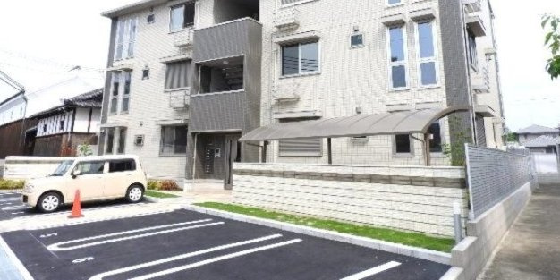 和泉市府中町６丁目のハイツの駐車場