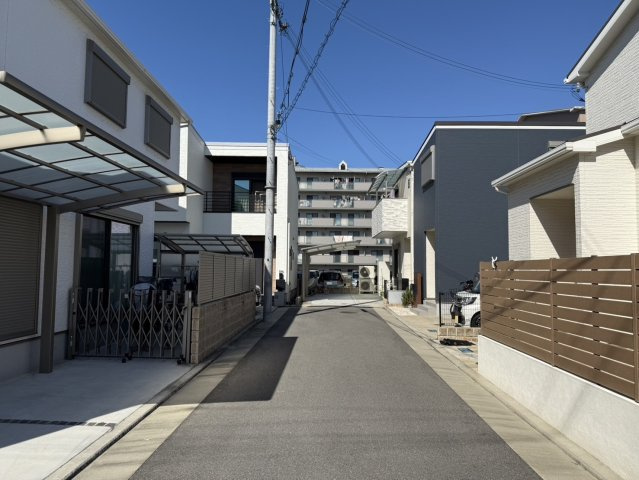 泉大津市曽根町2丁目　中古戸建の前面道路含む現地写真