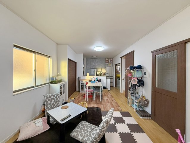 泉大津市曽根町2丁目　中古戸建の居間・リビング