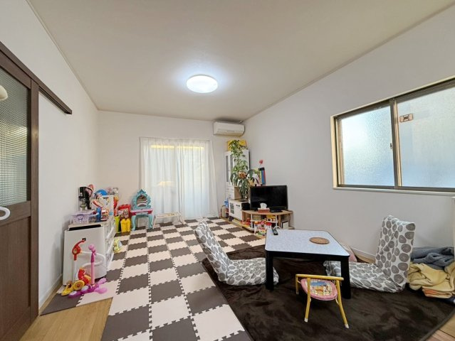 泉大津市曽根町2丁目　中古戸建の居間・リビング