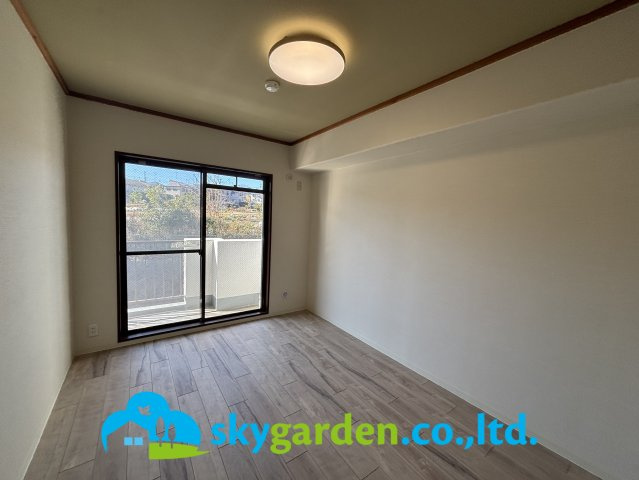 キャッスル東海大学前マンションの洋室