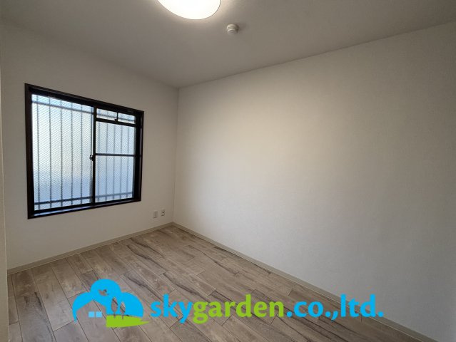 キャッスル東海大学前マンションの洋室