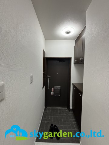 キャッスル東海大学前マンションの玄関