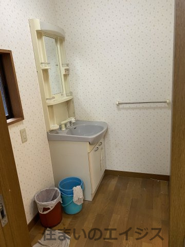 八代市本町中古戸建　国登録有形文化財の独立洗面台|独立洗面化粧台が付いています