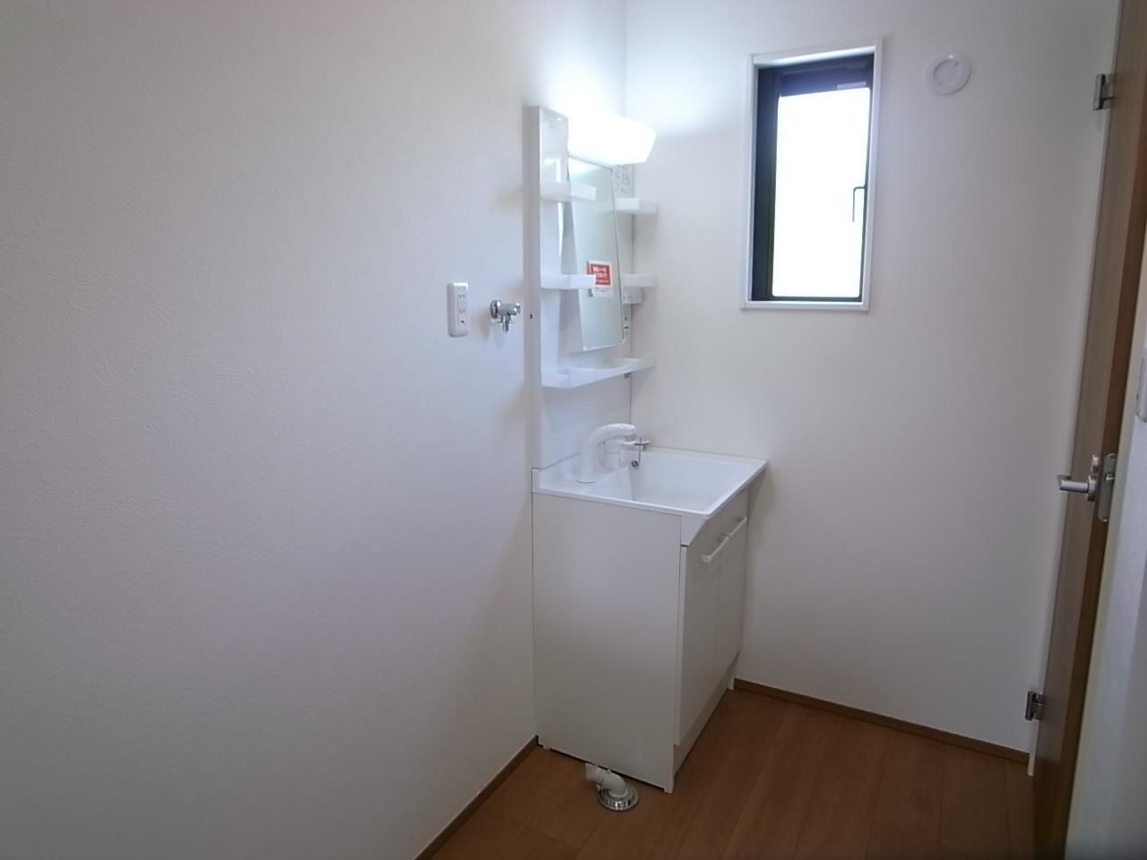 ヴォールデア田主丸の洗面所|明るい洗面所です