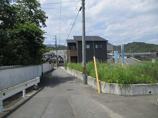 【前面道路含む現地写真】