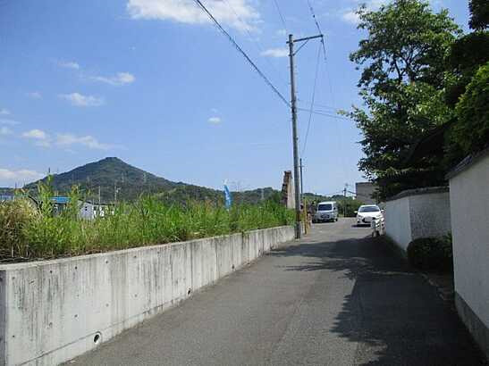 【前面道路含む現地写真】