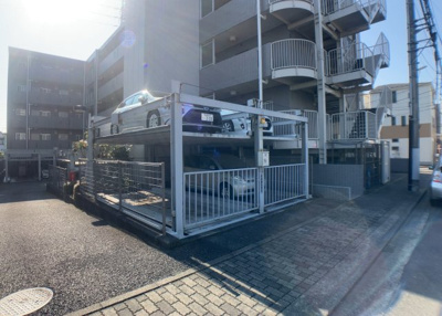 【駐車場】 | 藤和シティコープ橋本 | 駐車場と明記されていても、最小スペースでつくられた駐車場だと大型車は駐車できなかったり、出入りしにくくなったりする可能性があります。お車のサイズと購入したい物件の駐車場のサイズを現地で確認しましょう。