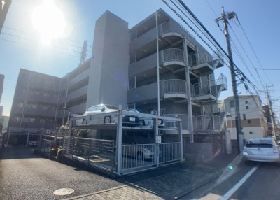 【庭】 | 藤和シティコープ橋本 | 物件によっては、入居者が個人的に使用できる専用庭がついているものもあります。また、住宅の中にある土間の部分を庭と呼ぶこともあります。庭の用途は住む人によって変わり、それによってデザインもさまざまです。