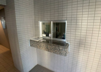 【受付】 | 藤和シティコープ橋本 | 受付はマンションコンシェルジュがいる場合もあれば、管理人が滞在する小部屋を総称して呼ぶことがあります。主にエントランスに設置されていることから、防犯面でも期待ができます。防犯設備がない場合はより安心！