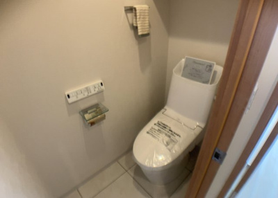 【トイレ】 | 藤和シティコープ橋本 | トイレは大きさや形、機能、抗菌性などが異なる多種多彩なタイプが各メーカーから出ています。それぞれに良さがあるため、事前にどういったタイプのトイレがいいのかをご家庭内で決めて、内見に行くといいでしょう。