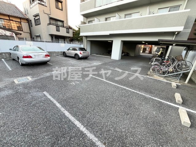 プランドール浅間町の駐車場