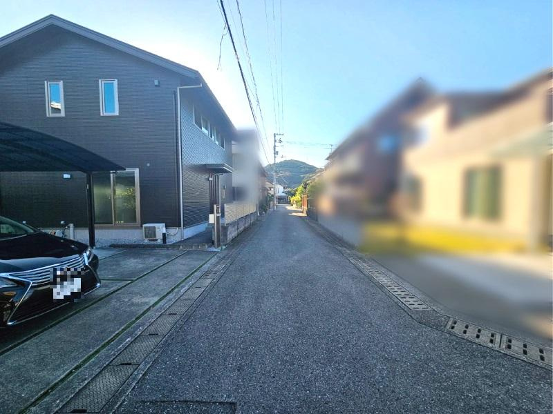 針木東町　中古戸建の前面道路含む現地写真