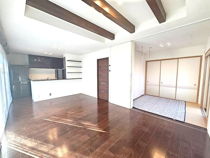針木東町　中古戸建の居間・リビング