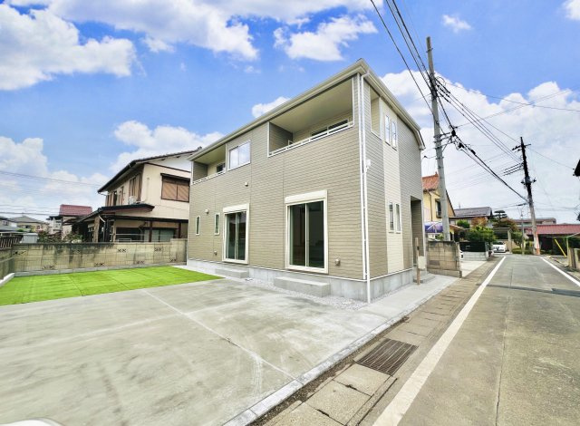 高崎市上大類町の前面道路含む現地写真|間口も広いので、駐車も楽々◎