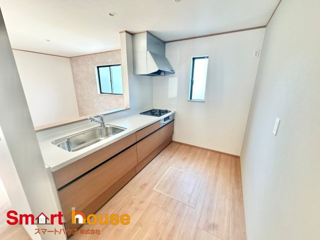 【キッチン】 | 町田市三輪緑山　新築8棟！ | B号棟
ダイニングからワークスペースを見渡せる、見せるキッチン。ダイニングとの空間のつながりが、スペースのゆとりを生み出します♪