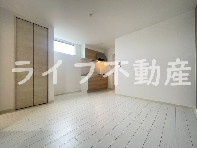 AND　TERRACE　TOMOIの居間・リビング|ゆったりとした居間です