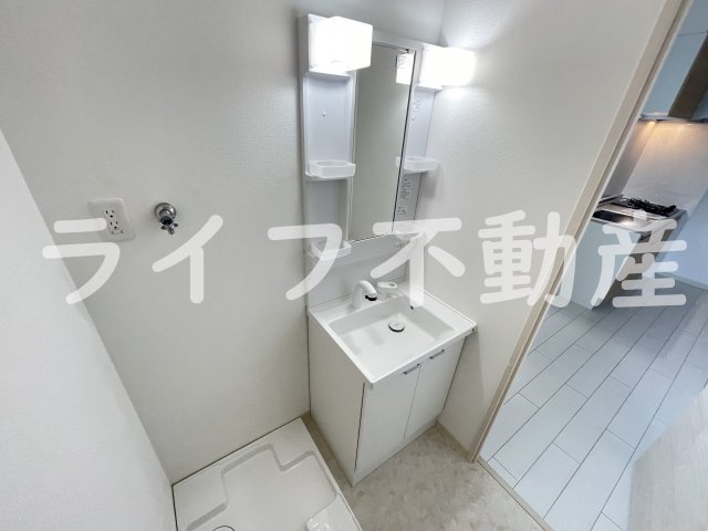 AND　TERRACE　TOMOIの独立洗面台|朝の支度にも助かる、独立の洗髪洗面化粧台