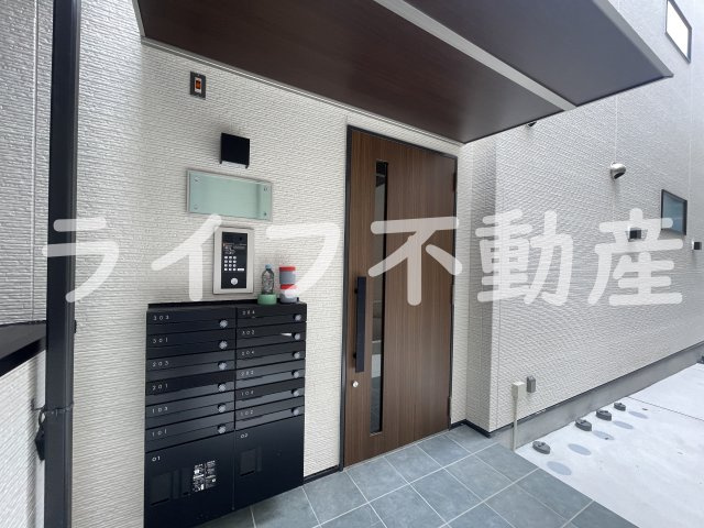 AND　TERRACE　TOMOIのエントランス|建物の内部です