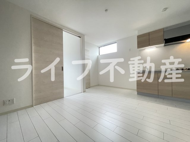 AND　TERRACE　TOMOIの居間・リビング|こちらのリビングで趣味の時間をお楽しみください