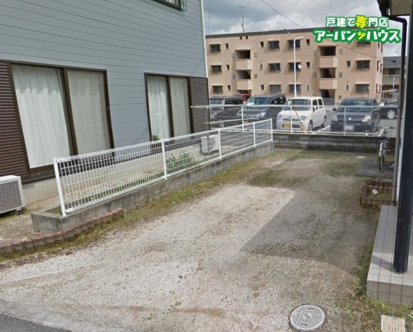 学南町戸建貸家の駐車場